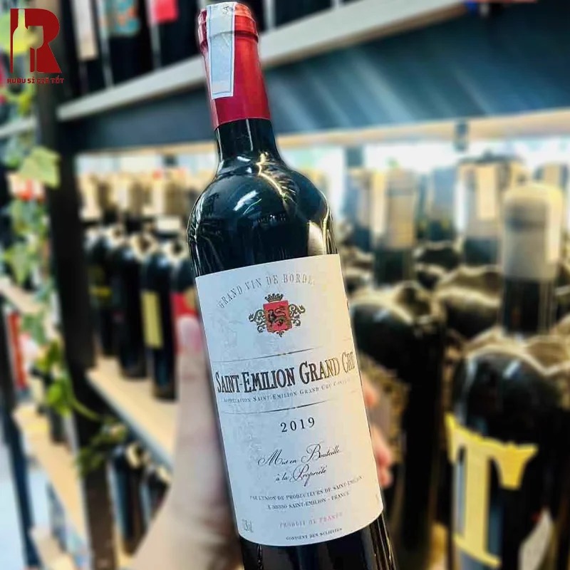 Vang Pháp Angelot Saint Emilion Grand Cru nên được ướp lạnh trước khi sử dụng để có vị rượu tốt nhất