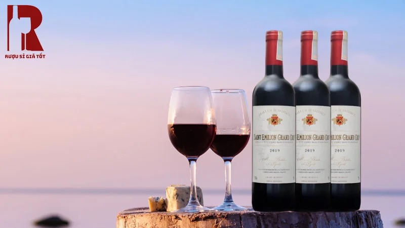 Vang Pháp Angelot Saint Emilion Grand Cru mang đến hương thơm phong phú của trái cây đỏ