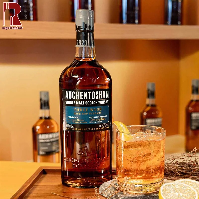 Chai whisky Auchentoshan Three Wood mang đến hương vị phong phú và ngọt ngào