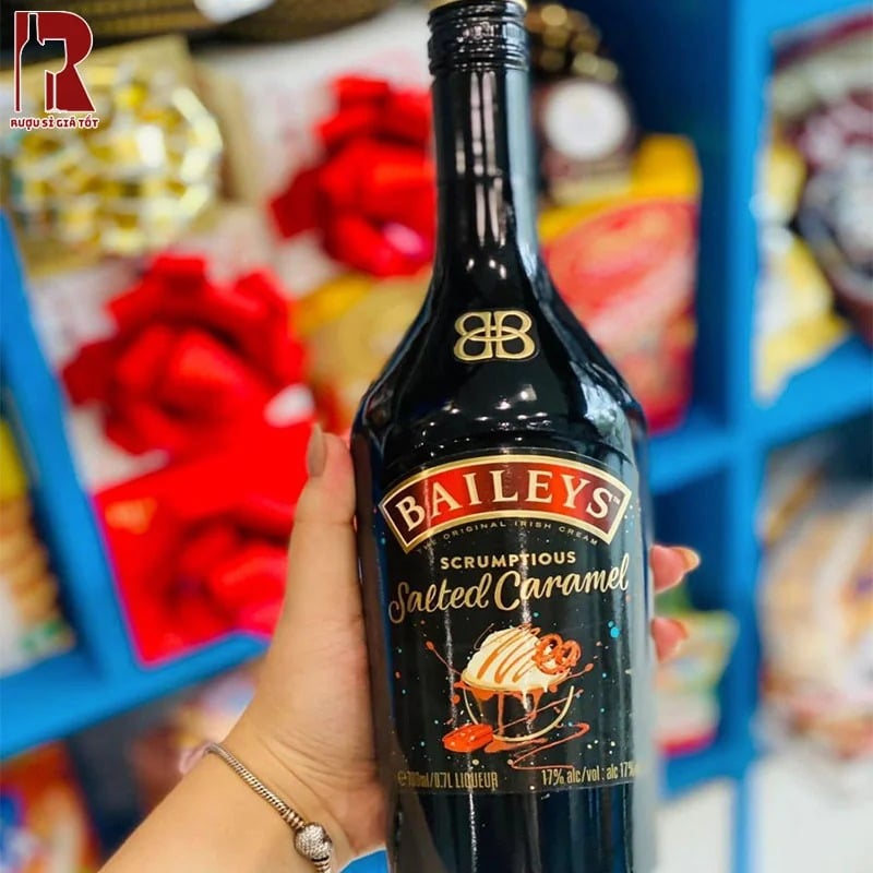Rượu Baileys Salted Caramel được ủ trong thùng gỗ sồi truyền thống, đem đến vị rượu êm nhẹ