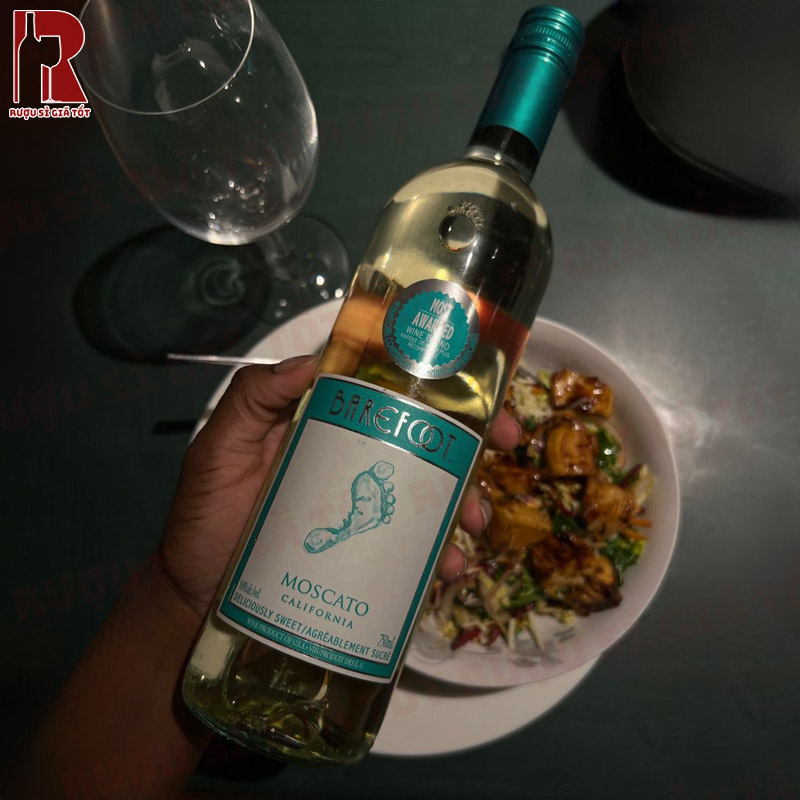 Giá rượu vang Mỹ trắng Barefoot Moscato bao nhiêu?