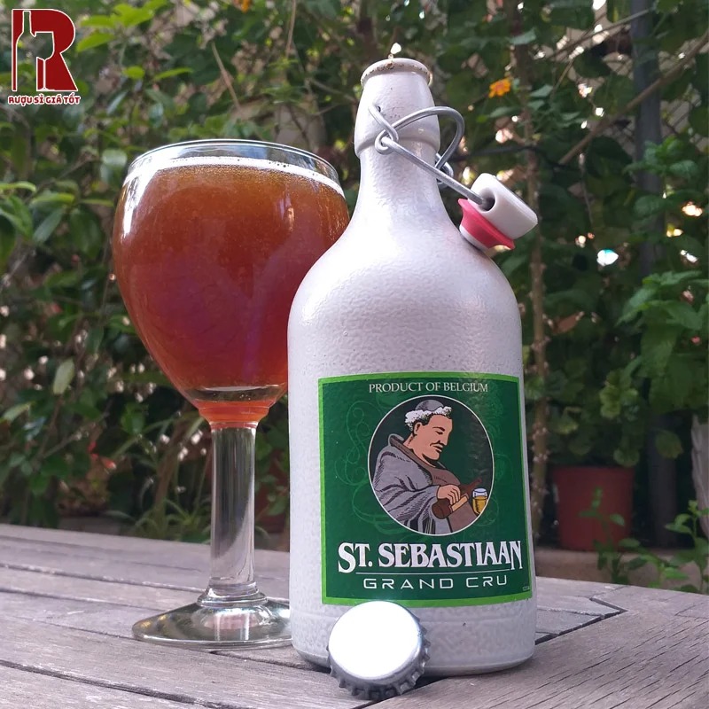 Bia Sứ Sebastiaan Grand Cru gây ấn tượng với hương thơm phức hợp cùng vị ngọt dịu, đắng nhẹ