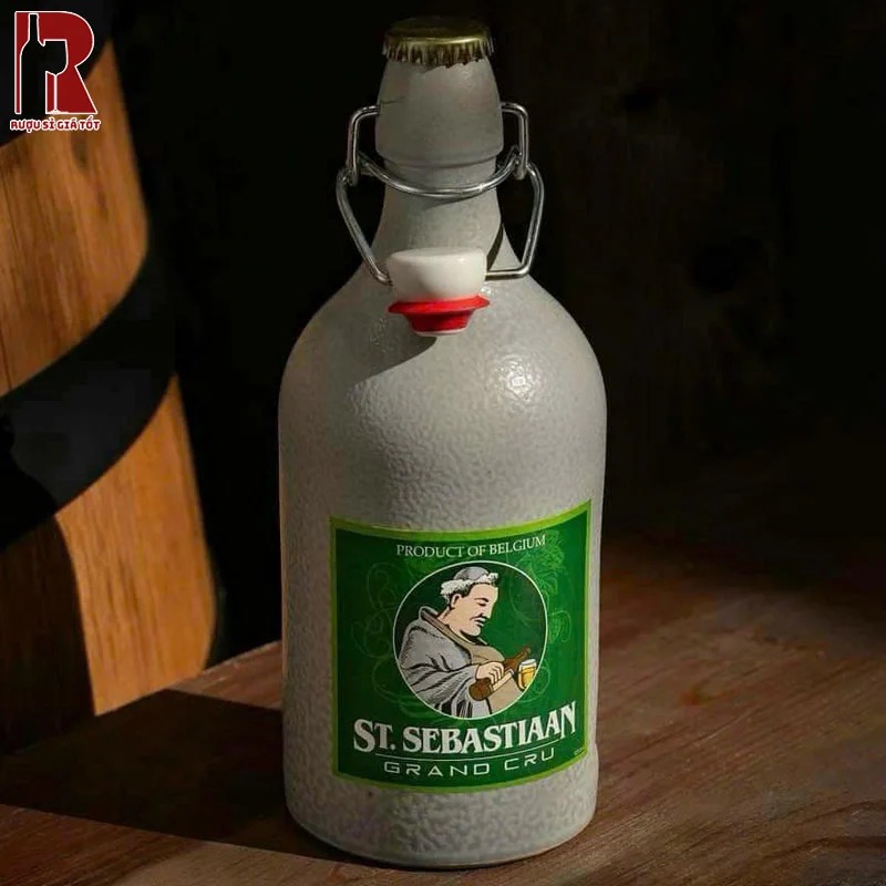 Bia Sứ Sebastiaan Grand Cru khoác lên mình màu vàng hổ phách rực rỡ cùng vị đậm đà