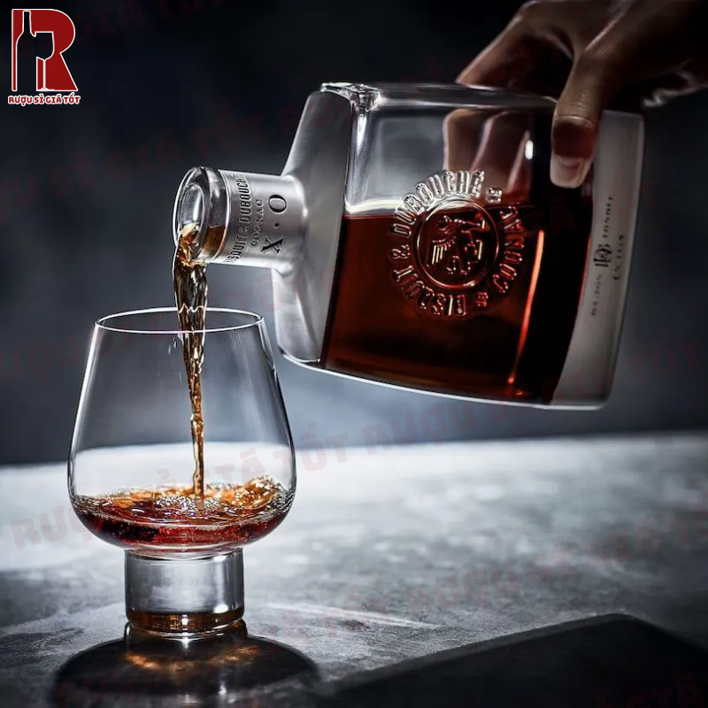 Cách thưởng rượu Bisquit Dubouche XO chuẩn