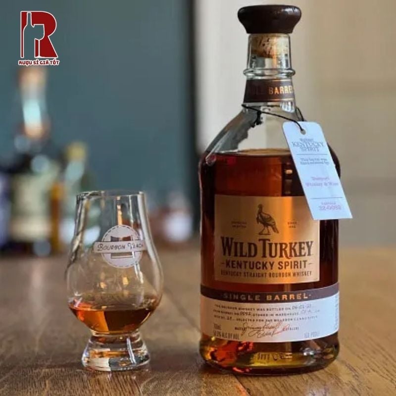 Wild Turkey Kentucky Spirit đem đến cảm giác ấm áp, và giàu truyền thống