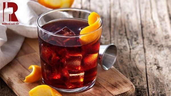 Hướng dẫn cách pha chế cocktail Boulevardier từ rượu whisky dễ nhất