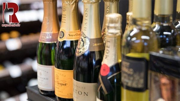 Cách mở champagne với các loại nút chai khác nhau