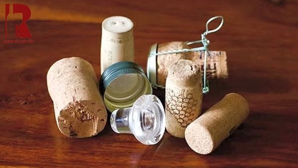 Kiểm tra loại nút đậy để biết cách mở chai rượu vang an toàn