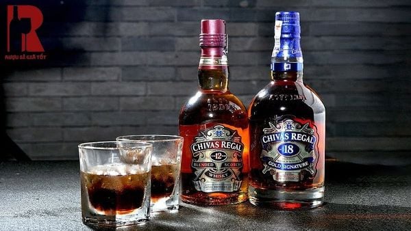 So sánh với các dòng khác cũng là một cách để nhận biết rượu Chivas thật hay giả