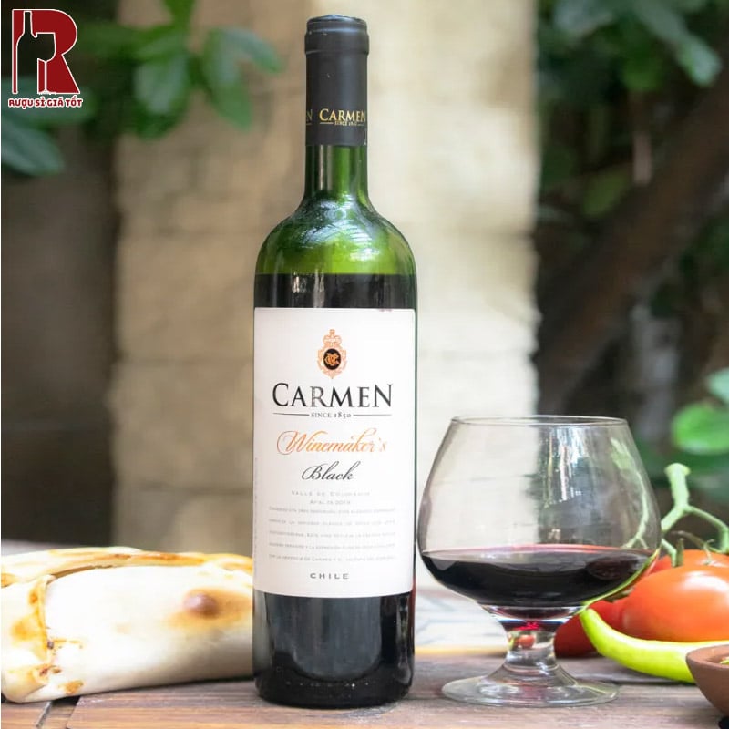 Rượu vang đỏ Carmen Winemaker’s Cabernet Sauvignon có hương vị đậm đà cùng cấu trúc rượu cân bằng