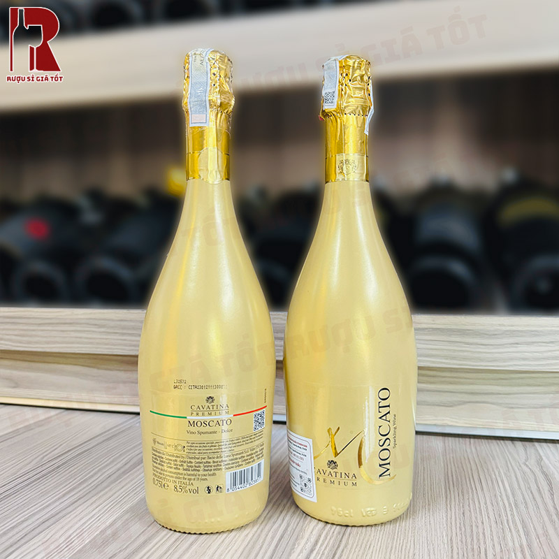 Cavatina M Moscato mang theo vị ngọt dịu và sủi tăm nhẹ, phù hợp cho các buổi tiệc tùng