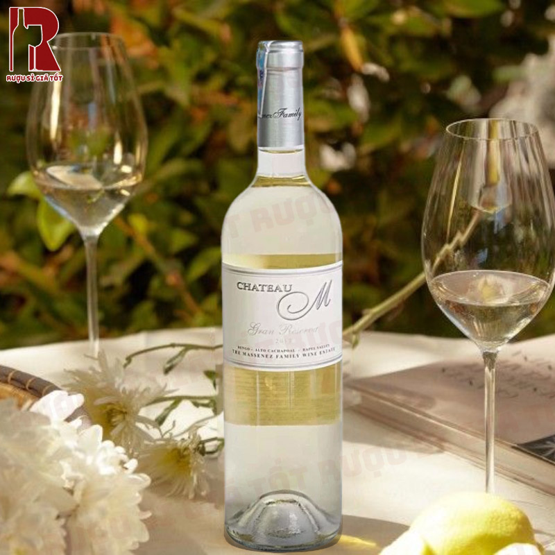 Château M Gran Reserva Sauvignon Blanc phù hợp cho những bữa tiệc thanh lịch bởi vị rượu tinh tế và màu vang đẹp mắt