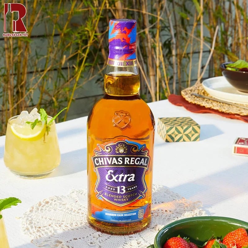 Chivas 13 Bourbon Cask có các tầng mùi vị phong phú từ quá trình ủ rượu trong nhiều loại thùng