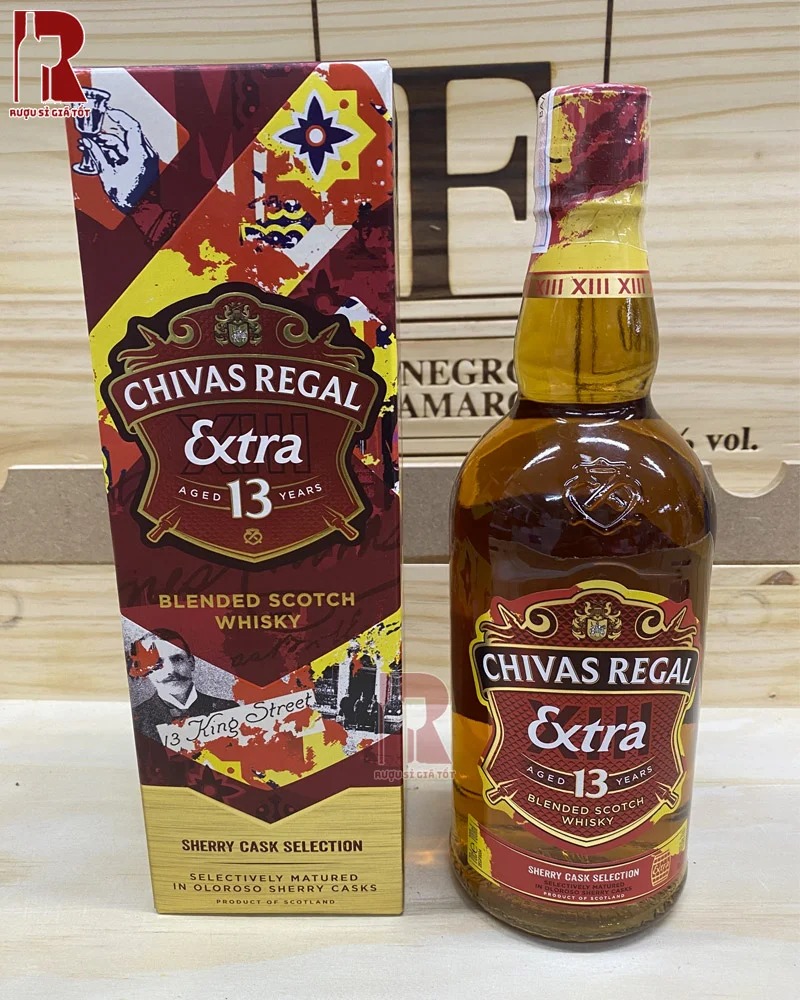 Chivas 13 Sherry Oloroso sở hữu hương thơm phức hợp từ trái cây khô