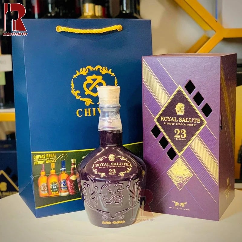 Chivas 23 năm có thể uống nguyên chất hoặc dùng làm nguyên liệu pha chế các loại cocktail như Old Fashion