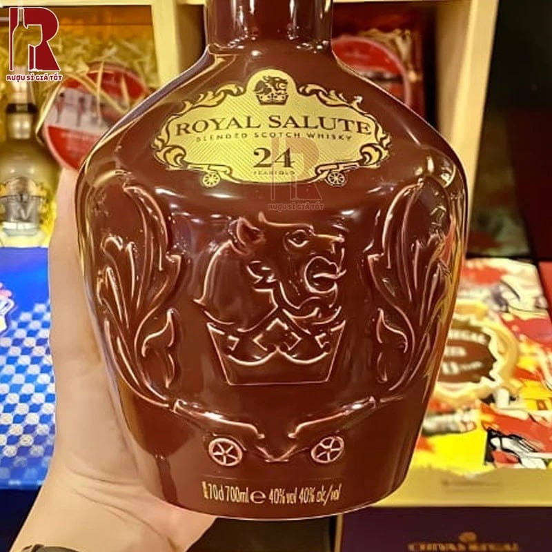Chivas 24 Năm đem đến vị rượu thoang thoảng hương trái cây khô