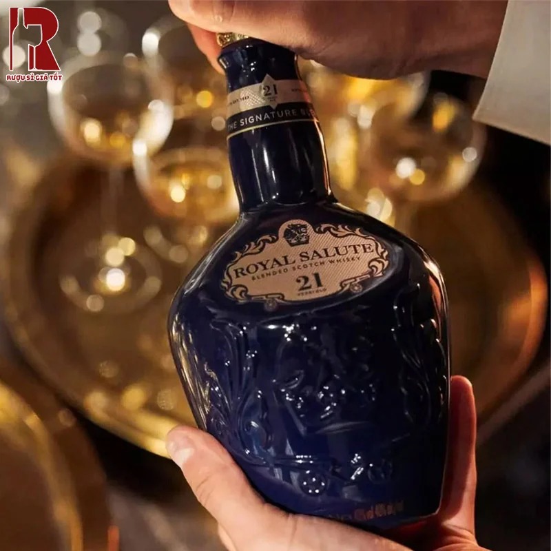 Chivas Royal Salute 21 Year Old sở hữu vị phong phú và tinh tế nhờ thời gian ủ lên đến 21 năm
