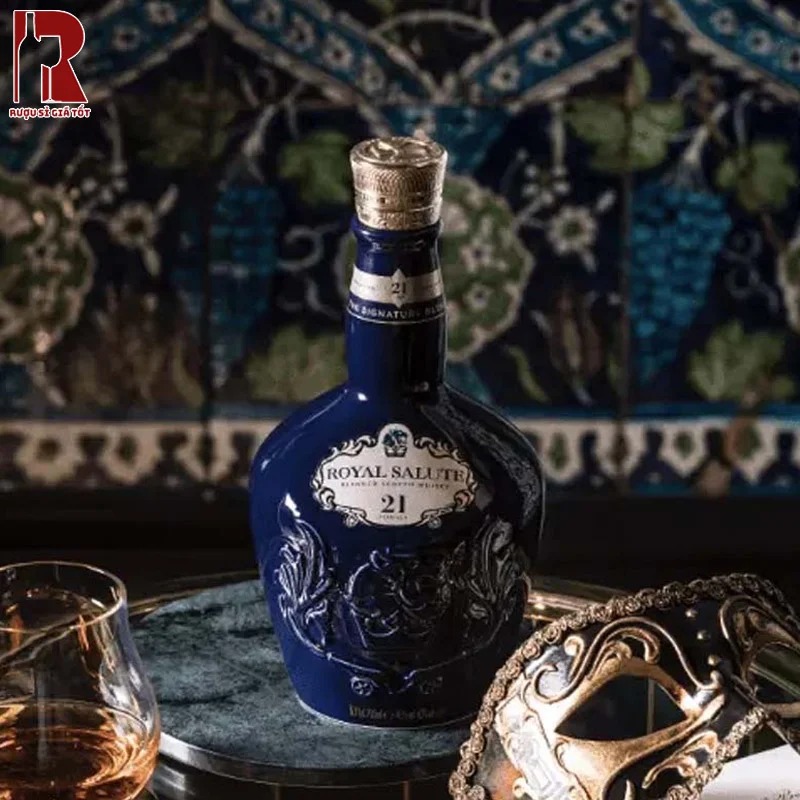 Chivas Royal Salute 21 Year Old ra đời nhằm kỷ niệm lễ đăng quang của Nữ hoàng Elizabeth II.