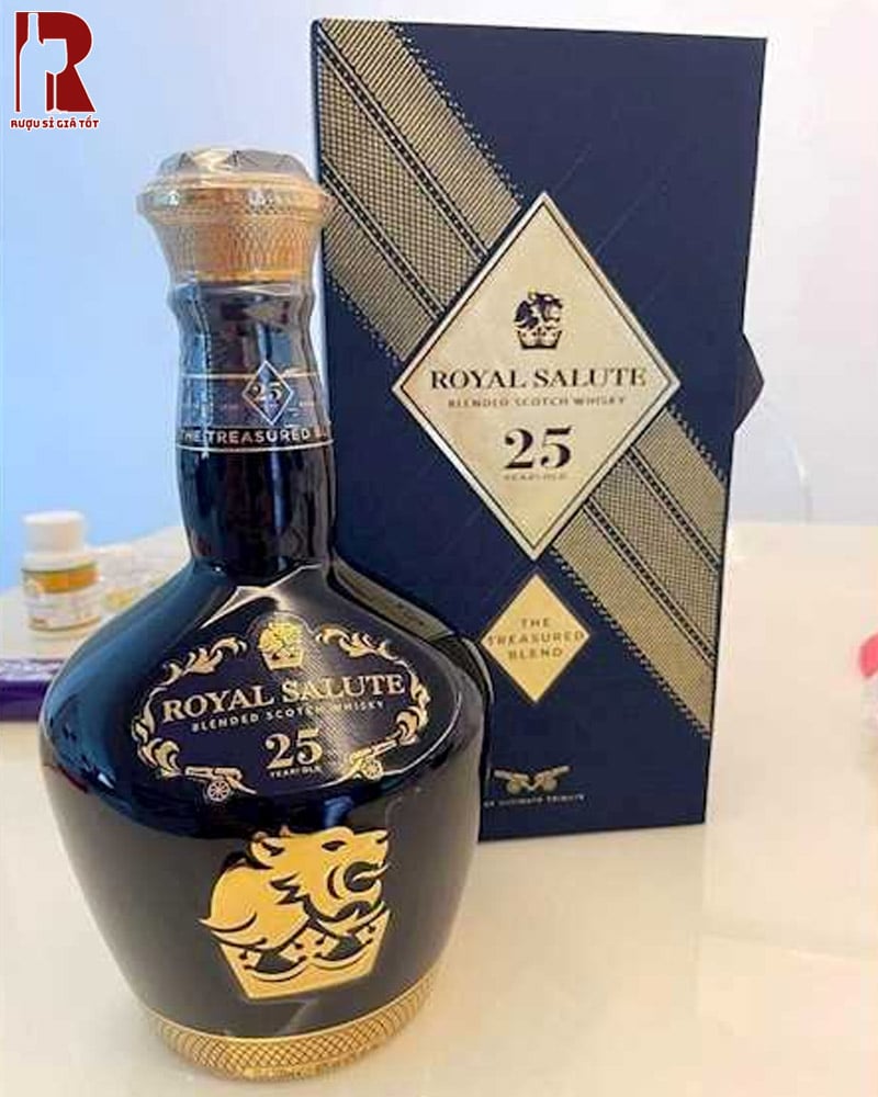 Rượu Whisky Chivas 25 Royal Salute