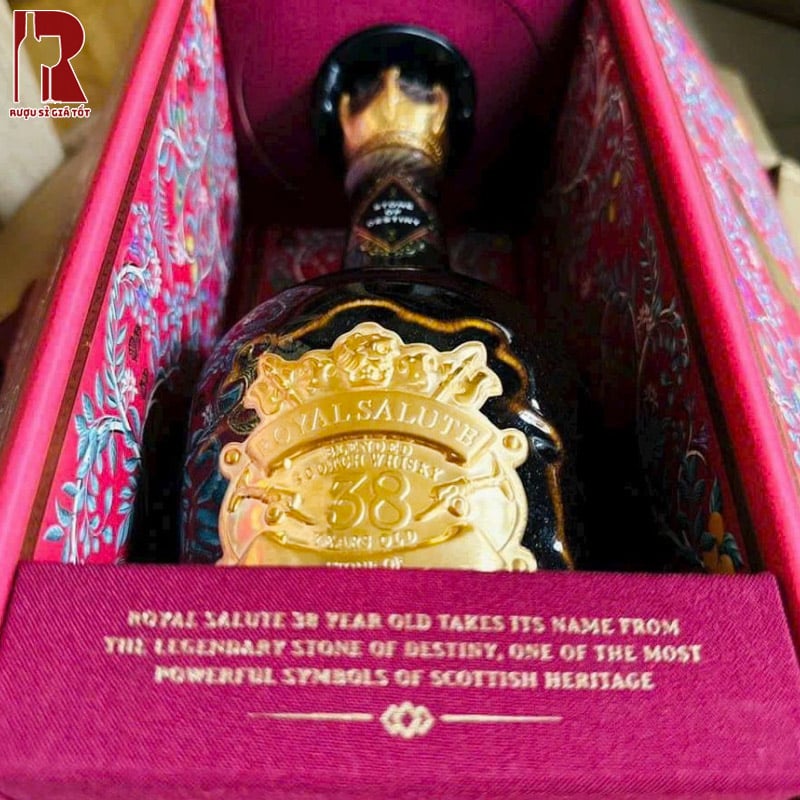 Rượu Chivas 38 Royal Salute