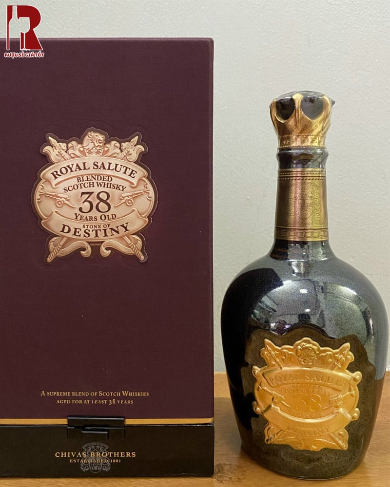 Rượu Whisky Chivas 38 Royal Salute