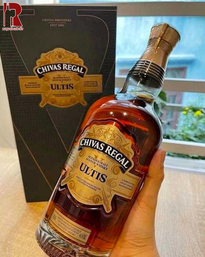 Rượu Whisky Chivas Ultis
