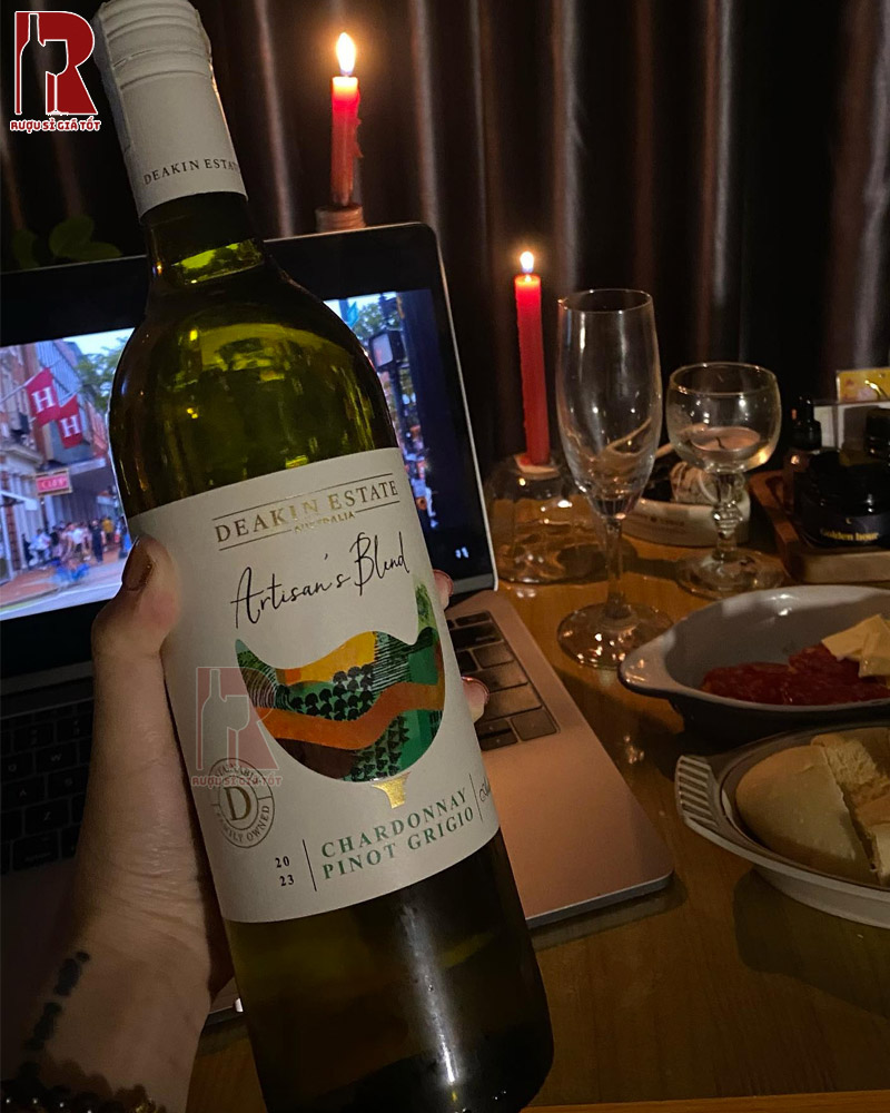 Deakin Estate Artisan’s Blend được sản xuất qua các bước vô cùng tỉ mỉ nhằm đem đến chất lượng rượu tốt nhất