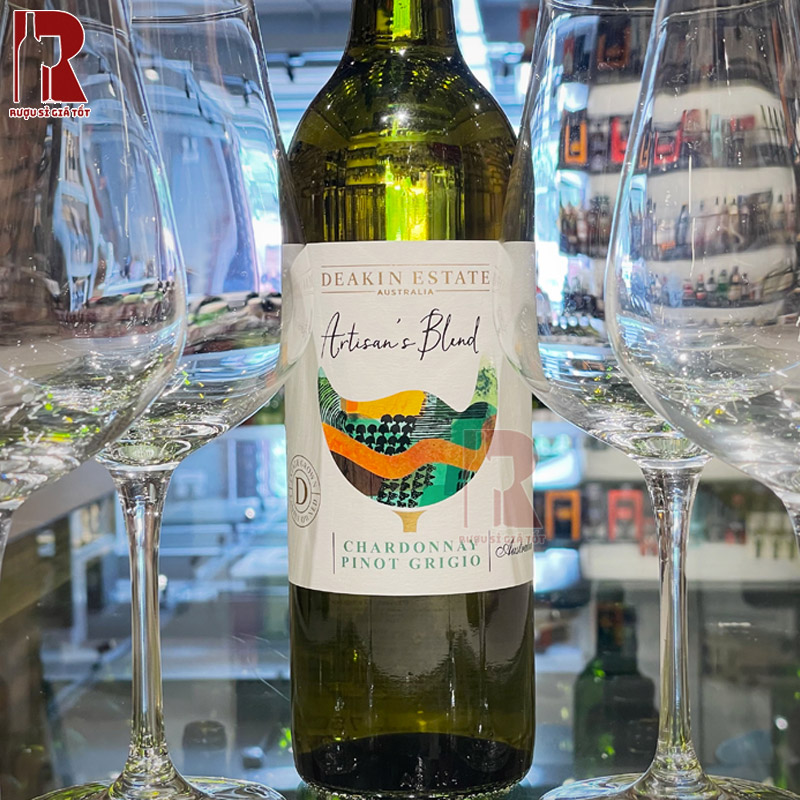 Rượu Deakin Estate Artisan’s Blend làm lạnh ở nhiệt độ khoảng 8–10 độ C trước khi uống để có hương vị tốt nhất