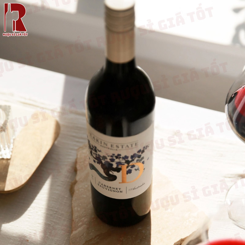 Deakin Estate Cabernet Sauvignon mang theo phong cách rượu Úc hiện đại cùng hương vị truyền thống của nho Cabernet