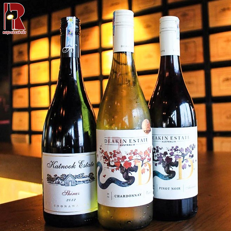 Rượu vang đỏ Deakin Estate Pinot Noir được làm từ các giống nho Pinot Noir có chọn lọc kĩ càng