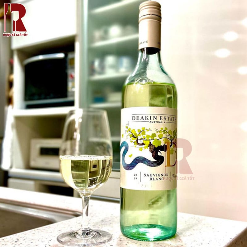 Rượu Vang Úc Trắng Deakin Estate Sauvignon Blanc chua cân bằng và mượt mà