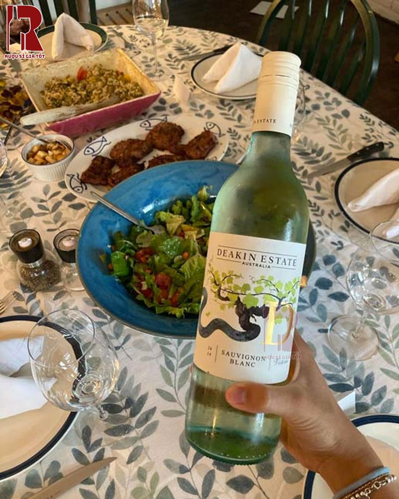 Rượu Vang Úc Trắng Deakin Estate Sauvignon Blanc cân bằng, chua thanh