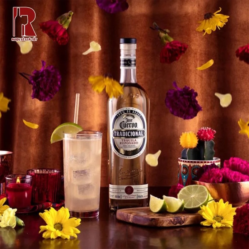 Jose Cuervo Tradicional Reposado mang đến vị hoàn hảo nhờ quá trình ủ rượu trong thùng gỗ sồi từ 2 đến 12 tháng