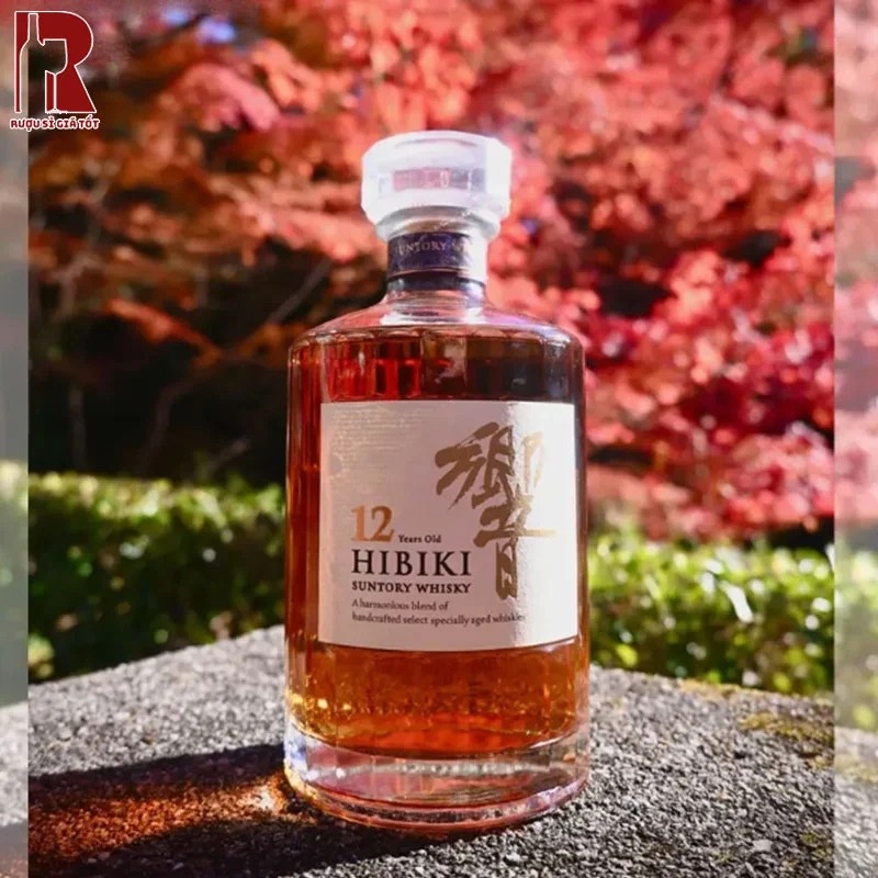 Hibiki 12 Year Old nên được thưởng thức nguyên chất để giữ nguyên hương vị của rượu