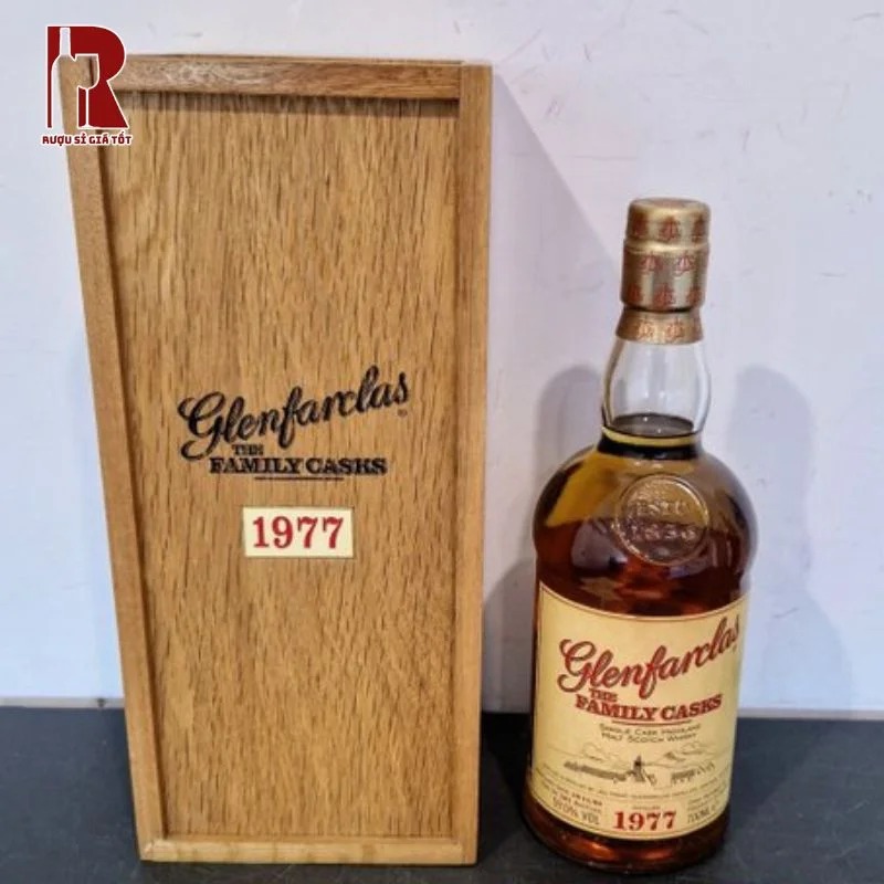 Glenfarclas 1977 Decanter Single Cask mang hương vị độc đáo với thời gian ủ 42 năm trong thùng Hogshead
