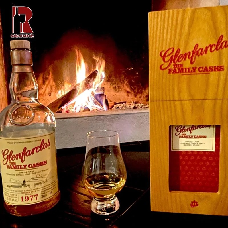 Glenfarclas 1977 Decanter Single Cask là biểu tượng cho nghệ thuật chế tác whisky của vùng Speyside