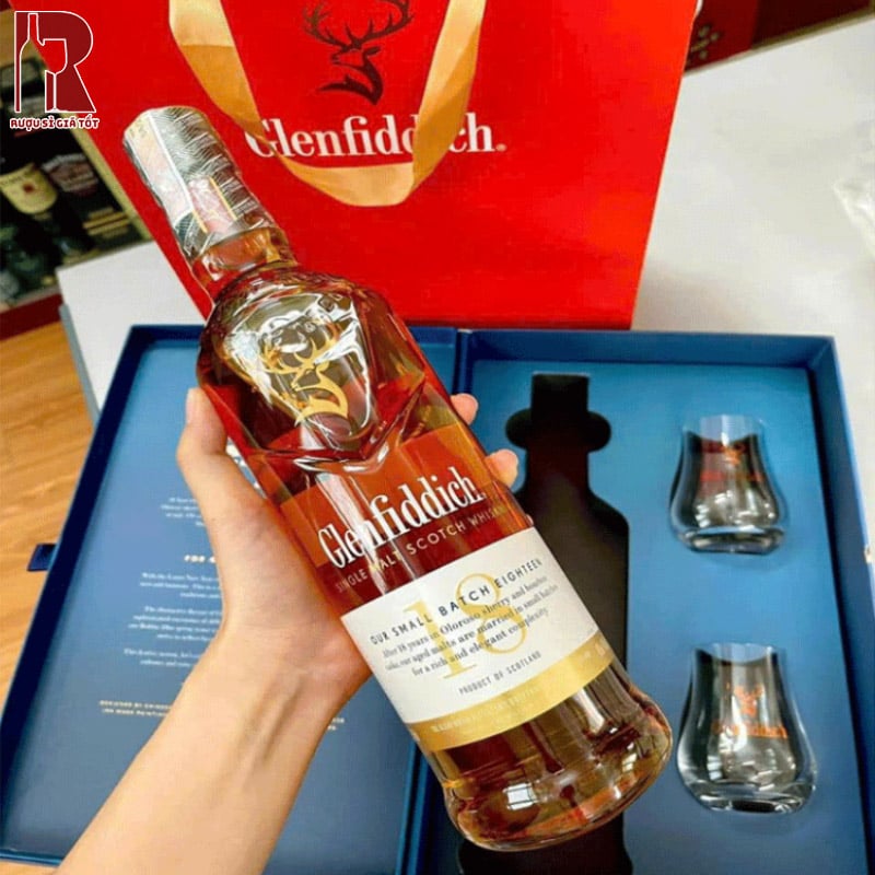Giá hộp quà Tết rượu Glenfiddich 18 năm bao nhiêu?