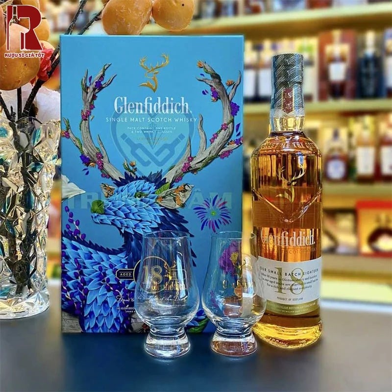 Rượu Glenfiddich 18 Hộp Quà Tết có điểm hương vị tốt nhất khi thưởng thức nguyên chất hoặc dùng lạnh
