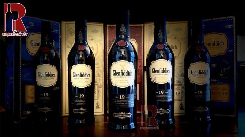 Rượu Glenfiddich 19 có màu rượu vàng hổ phách ánh đồng rực rỡ và quyền lực