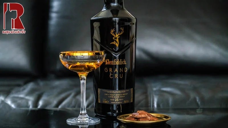 Glenfiddich 23 Year Old Grand Cru nổi bật với các ghi chú mùi hương trái cây trẻ trung, tươi mới