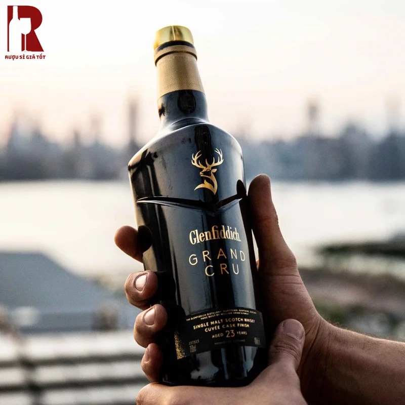 Glenfiddich 23 Year Old Grand Cru nên được uống từ từ, chậm rãi để cảm nhận trọn vẹn hương vị