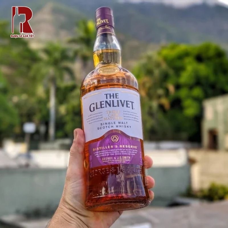 Glenlivet Triple Cask Matured Distillers Reserve được ủ trong 3 thùng gỗ sồi khác nhau tạo nên vị rượu đặc biệt