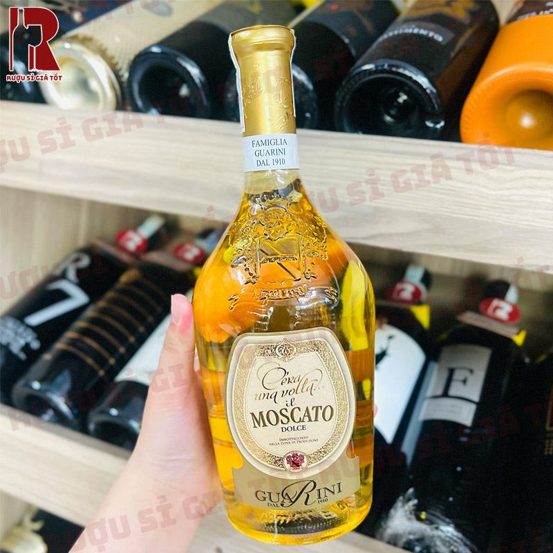 Chai vang Guarini C’era Una Volta Moscato Dolce hoàn hảo để đi kèm các món khai vị, bánh ngọt, salad