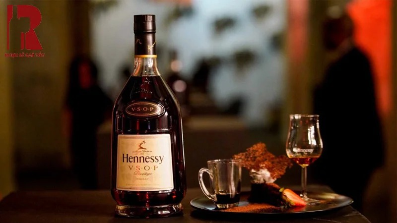 Rượu Hennessy VSOP 700ml là biểu tượng cho sự tinh tế và cao cấp của Brandy Pháp