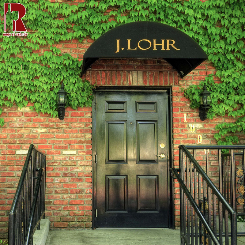 Rượu J.Lohr Cypress Vineyards Merlot đem đến vị rượu cân bằng tinh tế