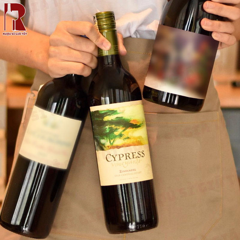Rượu J.Lohr Cypress Vineyards Zinfandel mang đến chiều sâu đáng giá
