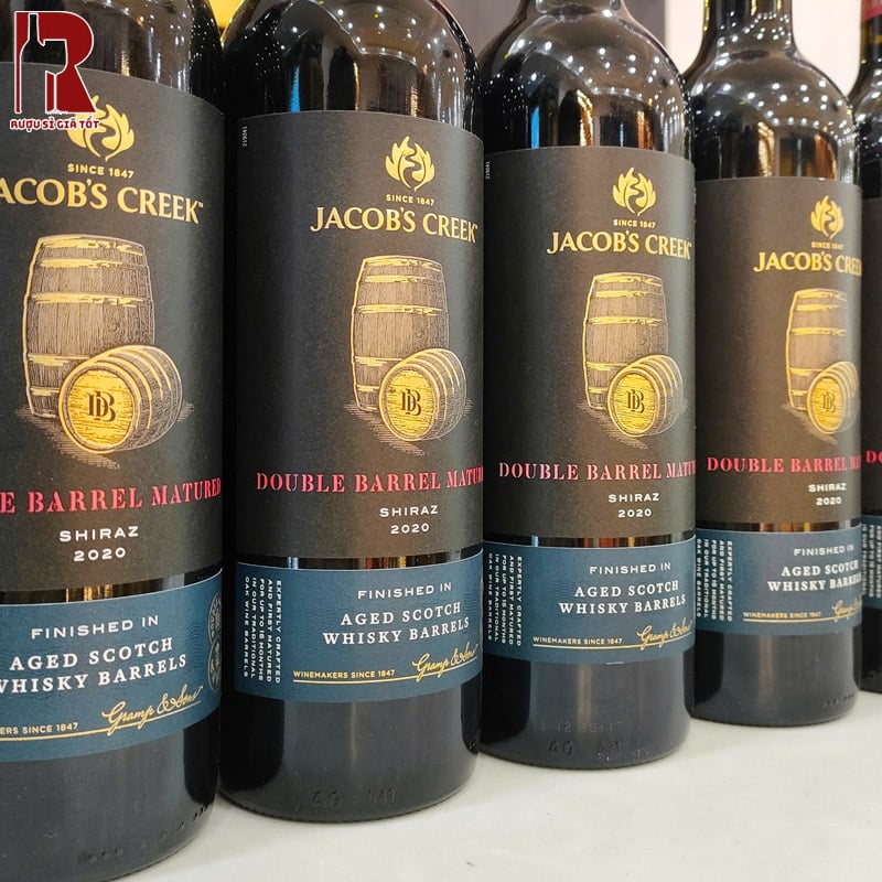Jacob's Creek Double Barrel Shiraz mang đến hương vị phong phú, đậm đà và quyến rũ