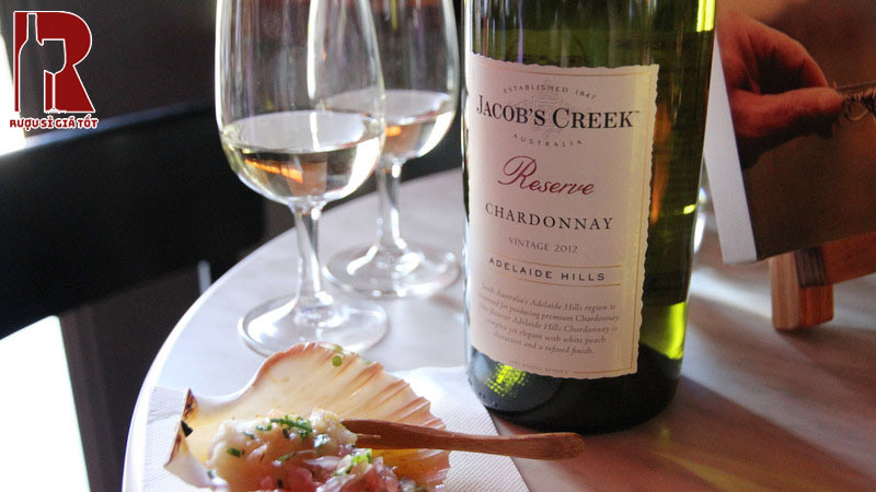 Jacob's Creek Reserve Adelaide Hills Chardonnay nổi bật với hương thơm tươi mát của cam quýt và các loài hoa