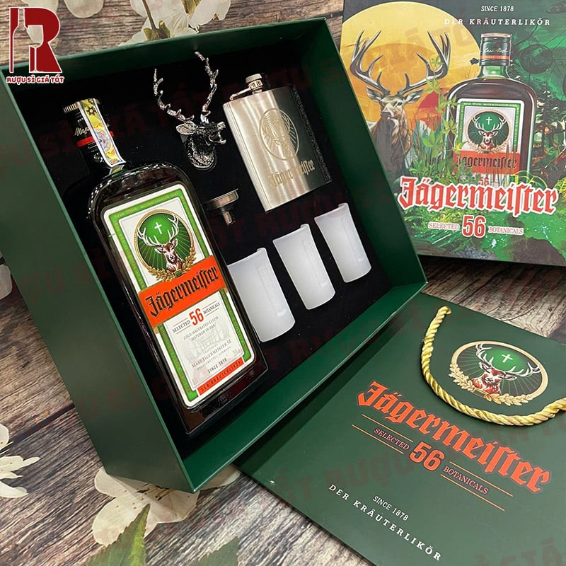 Set hộp quà rượu jagermeister bao gồm những gì?