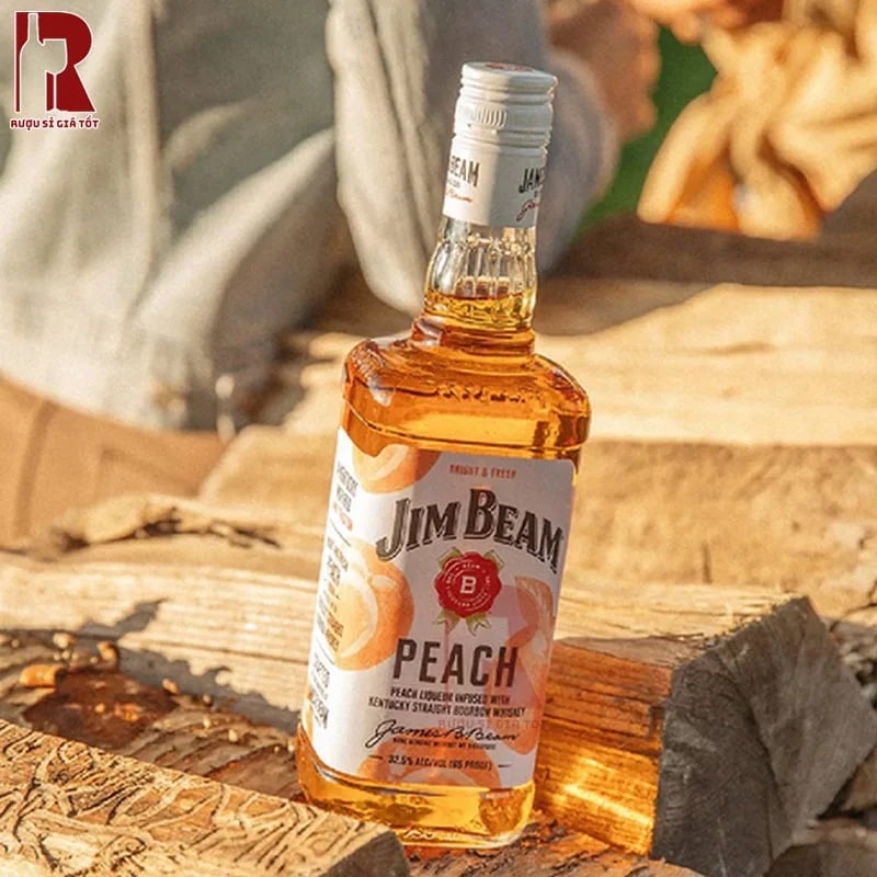 Jim Beam Peach có thể uống kèm với đá để làm giảm vị cay nồng và tăng sự sảng khoái